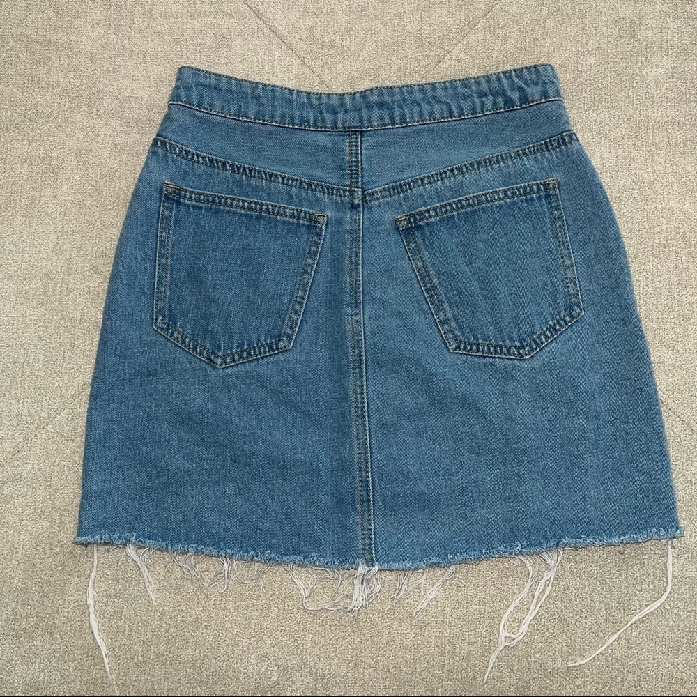 Forever 21 manufactured Distressed Denim Skirt, frayed hemline, buttons - Picture 4 of 4